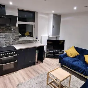 Sapphire Strathnairn Homestay Cardiff
